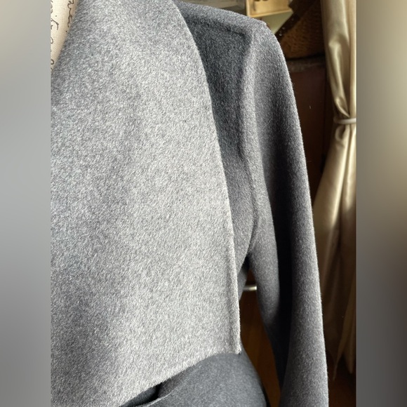 Tahari women’s wool coat - Picture 5 of 7